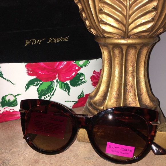 🆕NEW-BETSEY JOHNSON TORTOISE SHELL SUNGLASSES - Picture 6 of 6